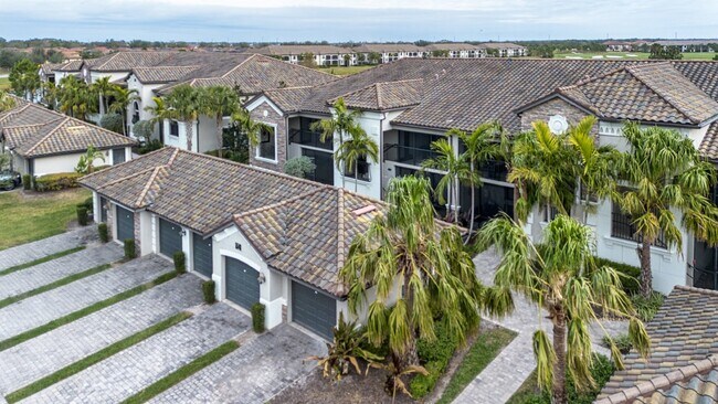 Building Photo - Like new 2BR, 2BA garage condo-Lakewood National