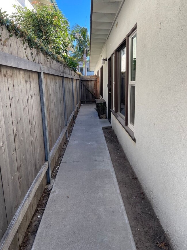 Building Photo - 6859 Pasado Rd