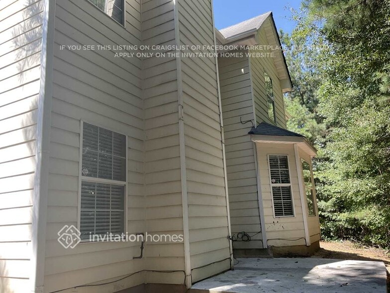 Building Photo - 6767 Mancha St