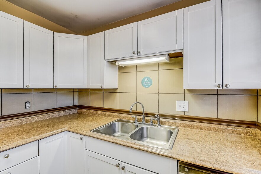 Building Photo - 1628 1st St NE