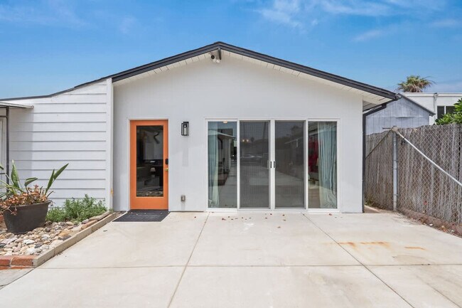 Building Photo - 722 Arbuckle Pl