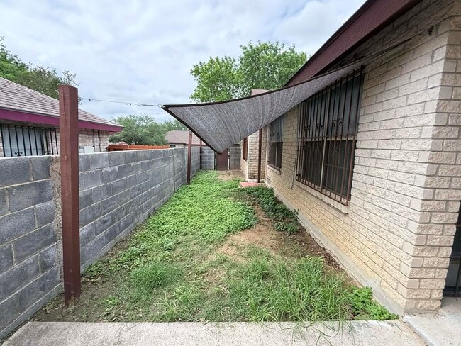 Building Photo - 1709 Kingwood Dr