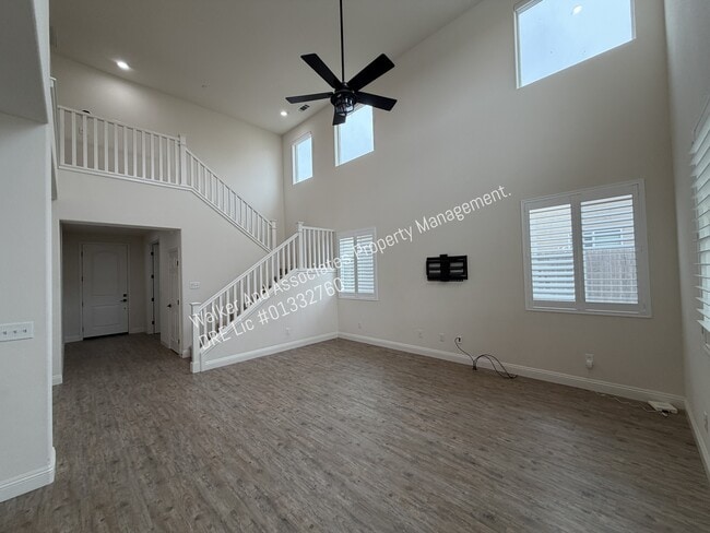 Building Photo - 327 Las Flores Dr