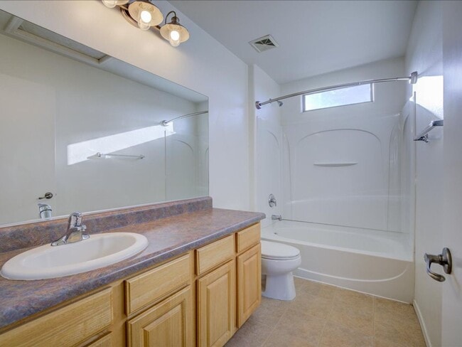 Building Photo - Modern 2-Story Home with Spacious Layout &...