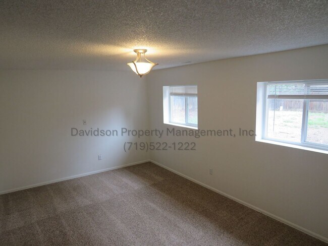 Building Photo - Charming 3-bedroom House in Secuirty-Widef...