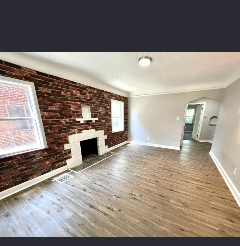 Building Photo - 5323 Laconia Ave