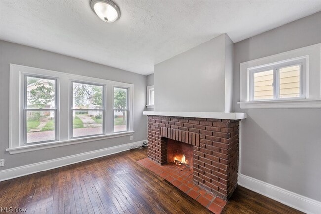 Building Photo - 3035 W 116th St