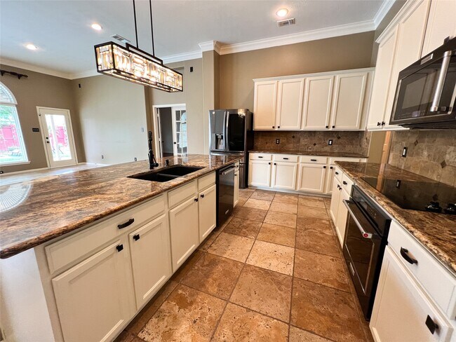 Building Photo - 2215 Dorman Ct