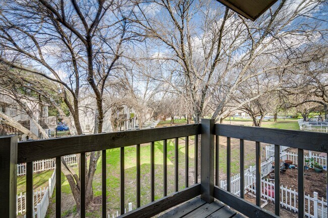 Building Photo - RIVER CROSSING ATX - 2BD/2.5BA - TOWNHOUSE - NEAR DOWNTOWN - NEW INTERIOR - $1495