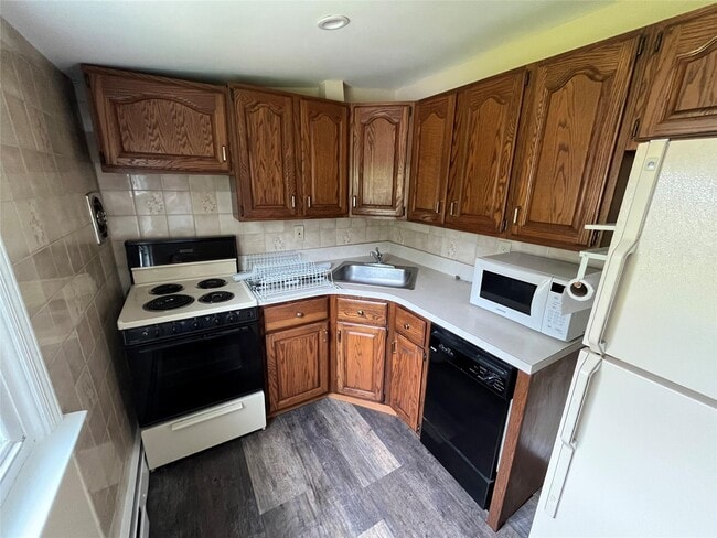 Building Photo - 615 Floral Pl