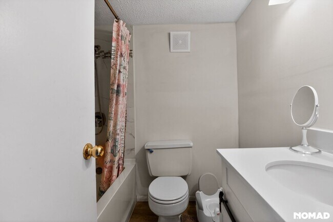 Building Photo - Charming 2BR Condo in Daytona Beach