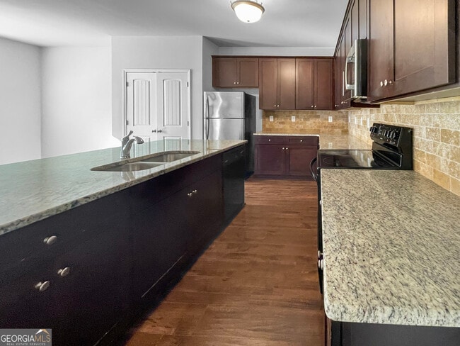 Building Photo - 116 Daisy Cir