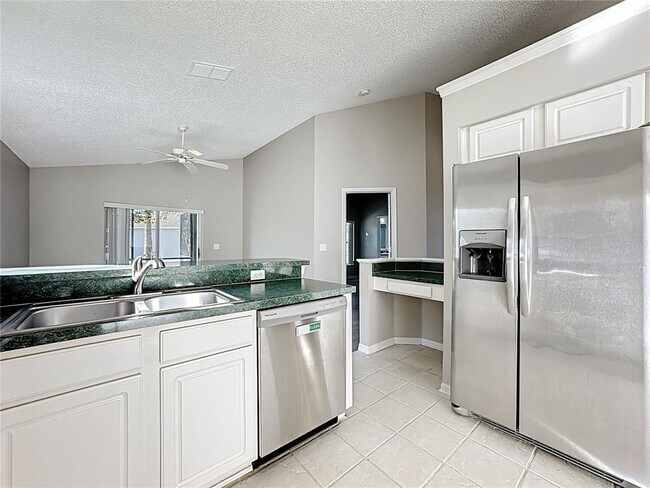 Building Photo - 13642 Emeraldview Dr