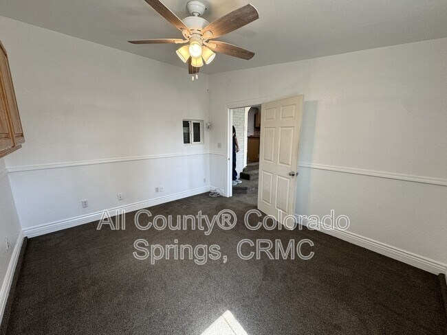 Building Photo - 2510 Ivanhoe Dr