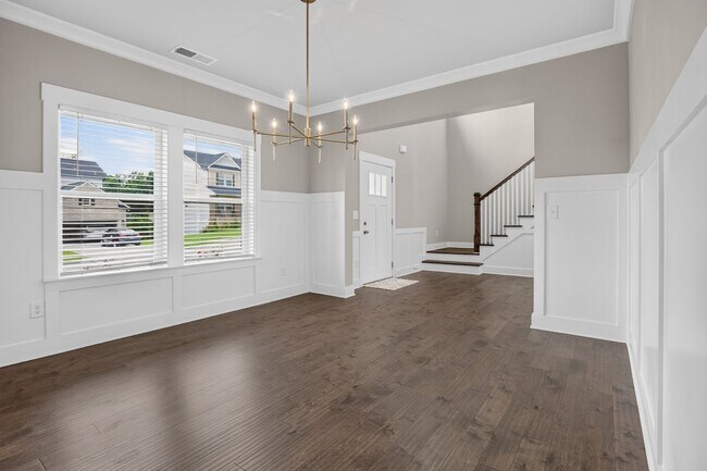Building Photo - 4787 Wellesley Dr