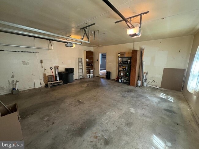 Building Photo - 901 Hillcrest Dr