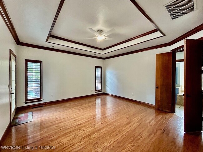 Building Photo - 1801 Oak Forest Dr