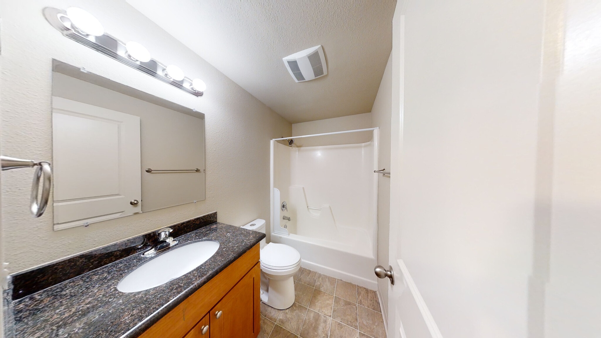 Spacious Hall Bathroom - 3925 Mason Loop Rd