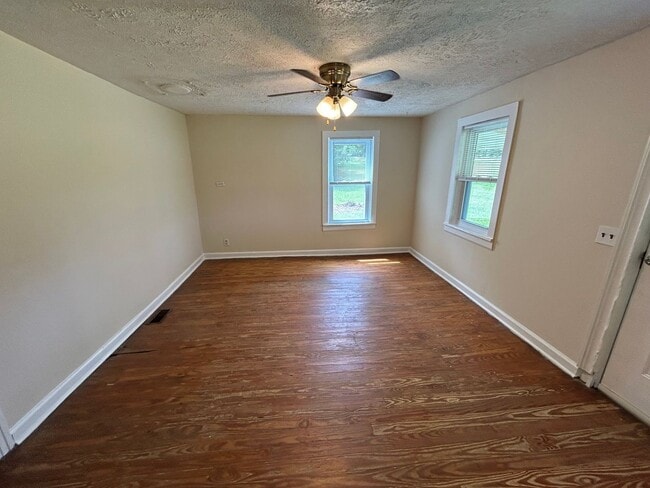Building Photo - 1664 Corinth Rd