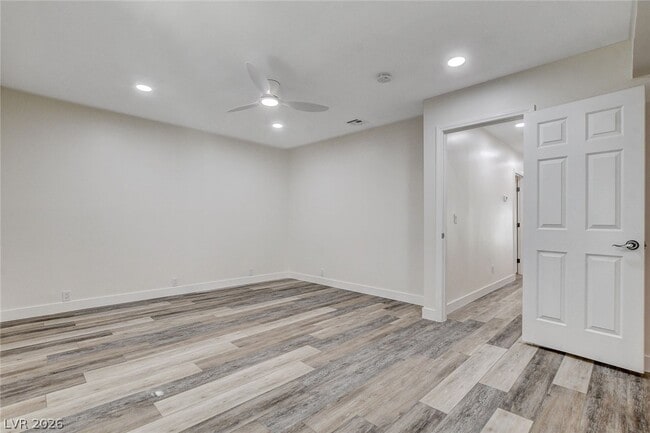 Building Photo - 2999 Bel Air Dr