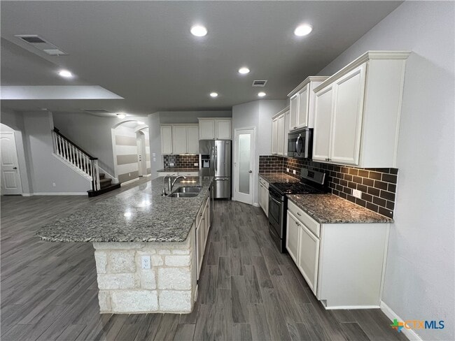 Building Photo - 338 Oak Creek Way