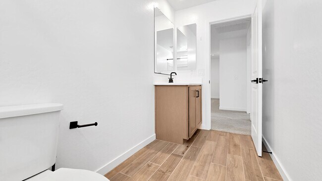 Building Photo - Newly built home with loads of space and S...