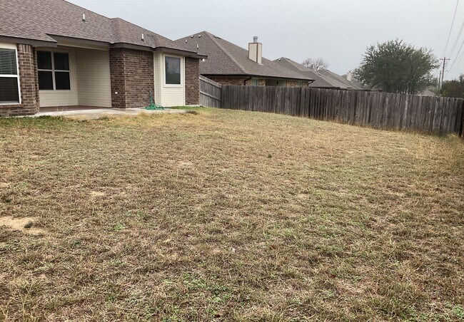 Building Photo - AMAZING RENT SPECIAL WITH IMMEDIATE MOVE IN - SECTION 8 ACCEPTED!
