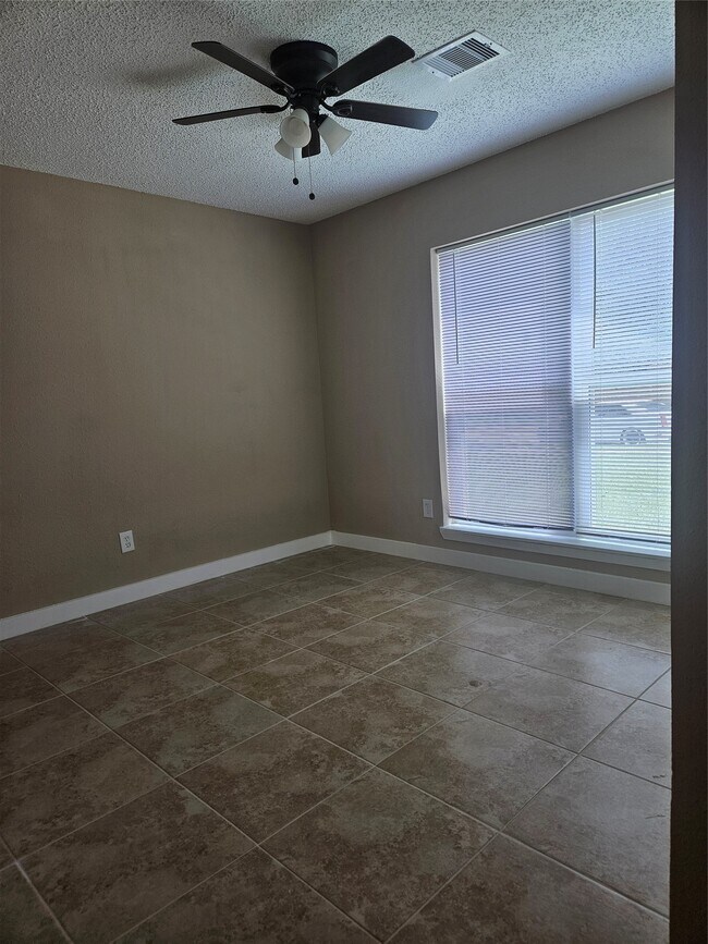 Building Photo - 4920 Deerwood Cir