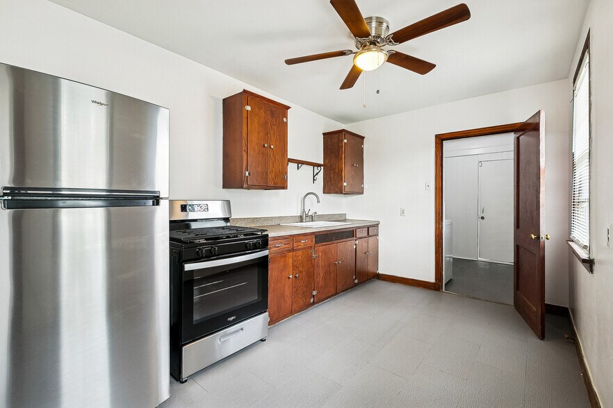 Kitchen, Brand New Fridge & Stove - 440 Wagner St