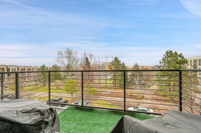 Building Photo - Immaculate, Beautifully Furnished  1-Bed 1-Bath Condo- Available Now!