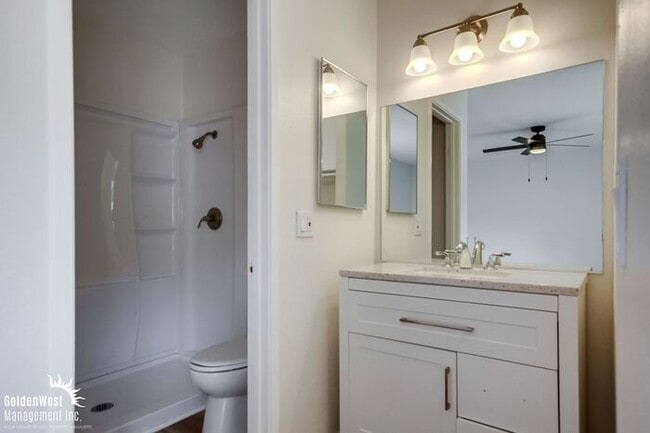 Building Photo - Charming 4Bdm 2Ba Home and Private Patio i...