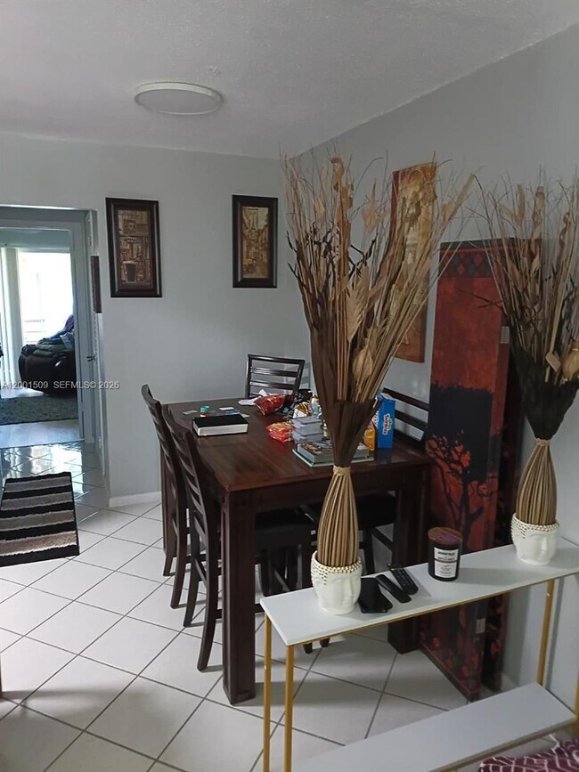 Building Photo - 71 Waltham C