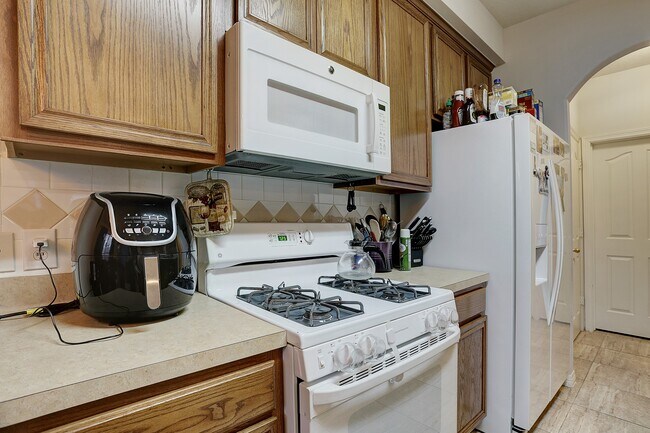 Building Photo - 7630 N Linpar Ct