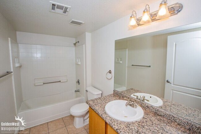 Building Photo - Beautiful & Inviting 3Bdm 2Ba Condo at Tuscan Villas