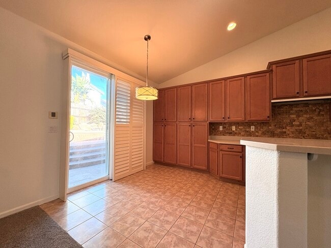 Building Photo - Beautiful 4 Bedroom with a large Pool! Located in Roseville close to a park!