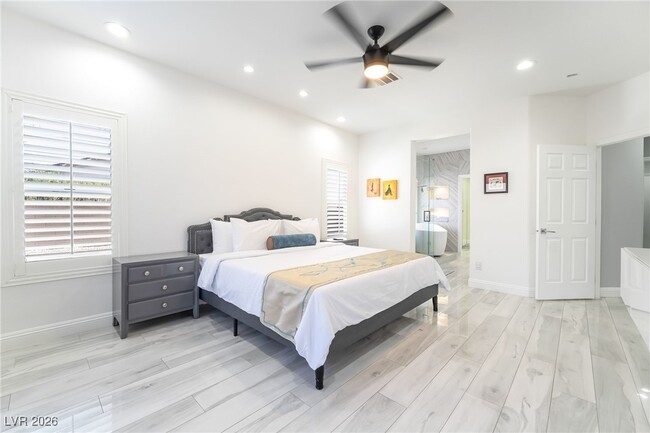 Building Photo - 2076 E Wigwam Ave