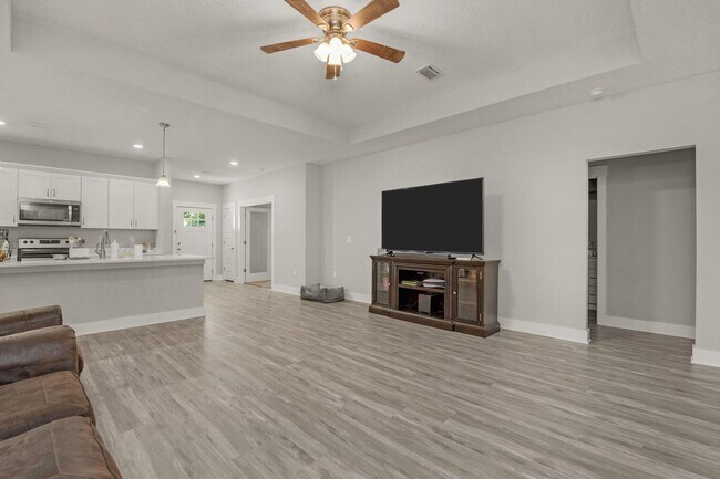 Building Photo - 2800 Ram Ln