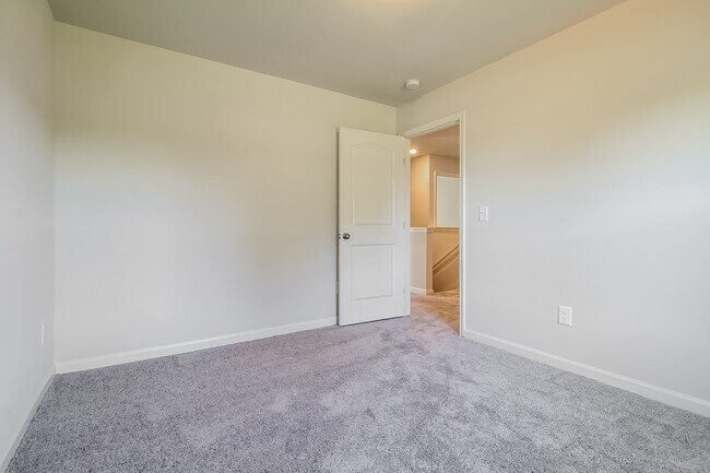 Building Photo - 662 Tacoma Trl