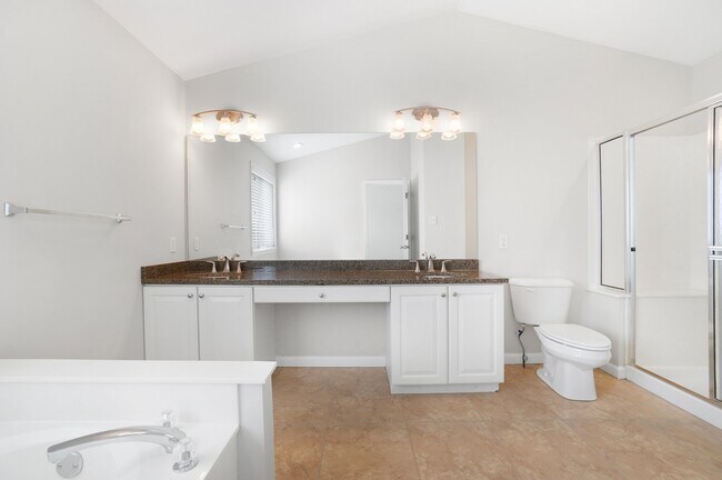 Building Photo - 909 N Hanley Rd