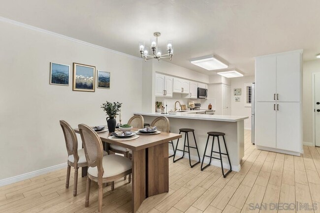 Building Photo - 2600 Torrey Pines Rd