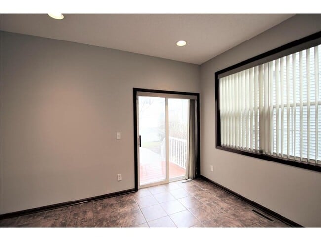 Building Photo - 10003 Pincherry Ln