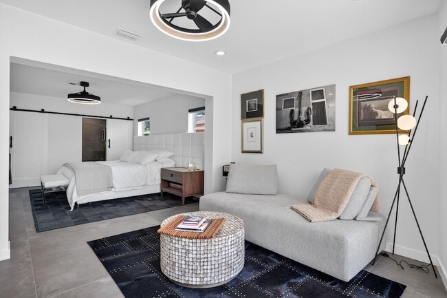 Building Photo - 2720 NE 59th St