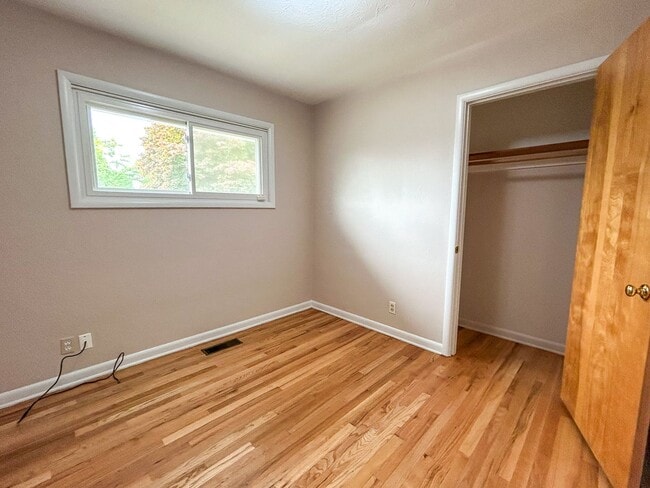 Building Photo - 1550 Corina Dr SE