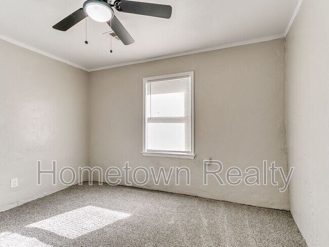 Building Photo - 220 E Jacobs Dr