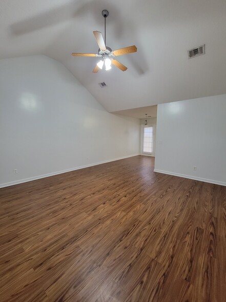 Spacious living room with open floor plan to eat-in kitchen - 103 Pasofina Dr