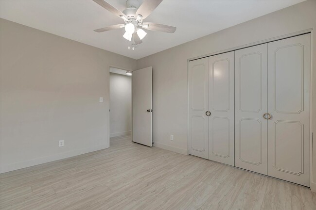 Building Photo - Duplex with 1.5 Bath and One Car Garage