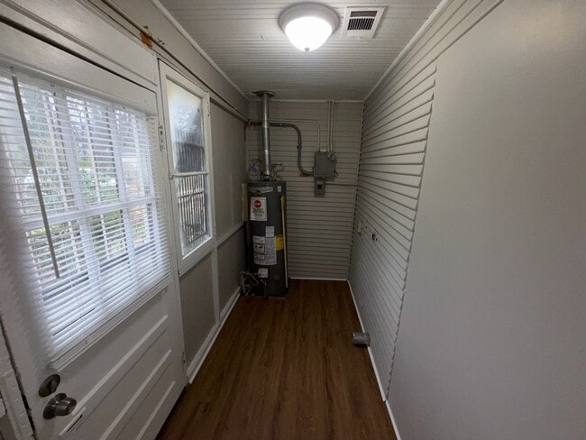 Building Photo - Cozy 2-Bed, 1-Bath Home with Great Location