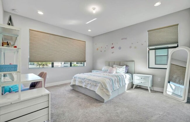 Building Photo - 17081 Five Waters Ave