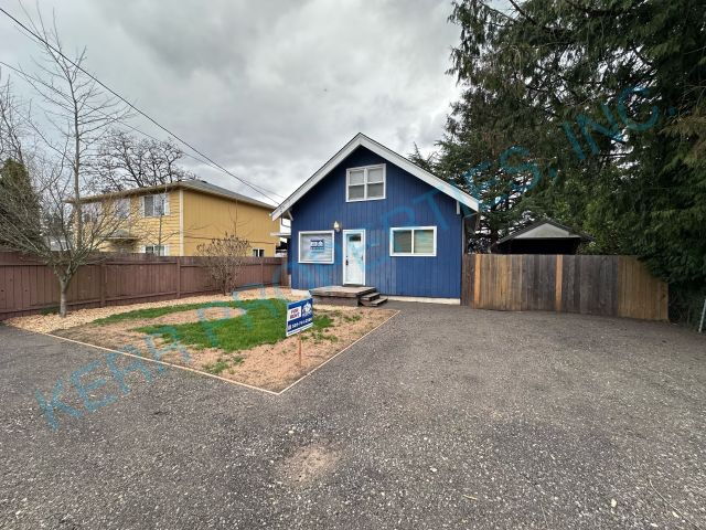 Building Photo - Charming 3-Bedroom Retreat in Milwaukie – Your Perfect 1294 Sq. Ft. Home Awaits!