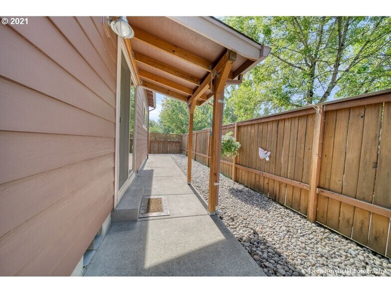 Building Photo - 111 Coho Ter